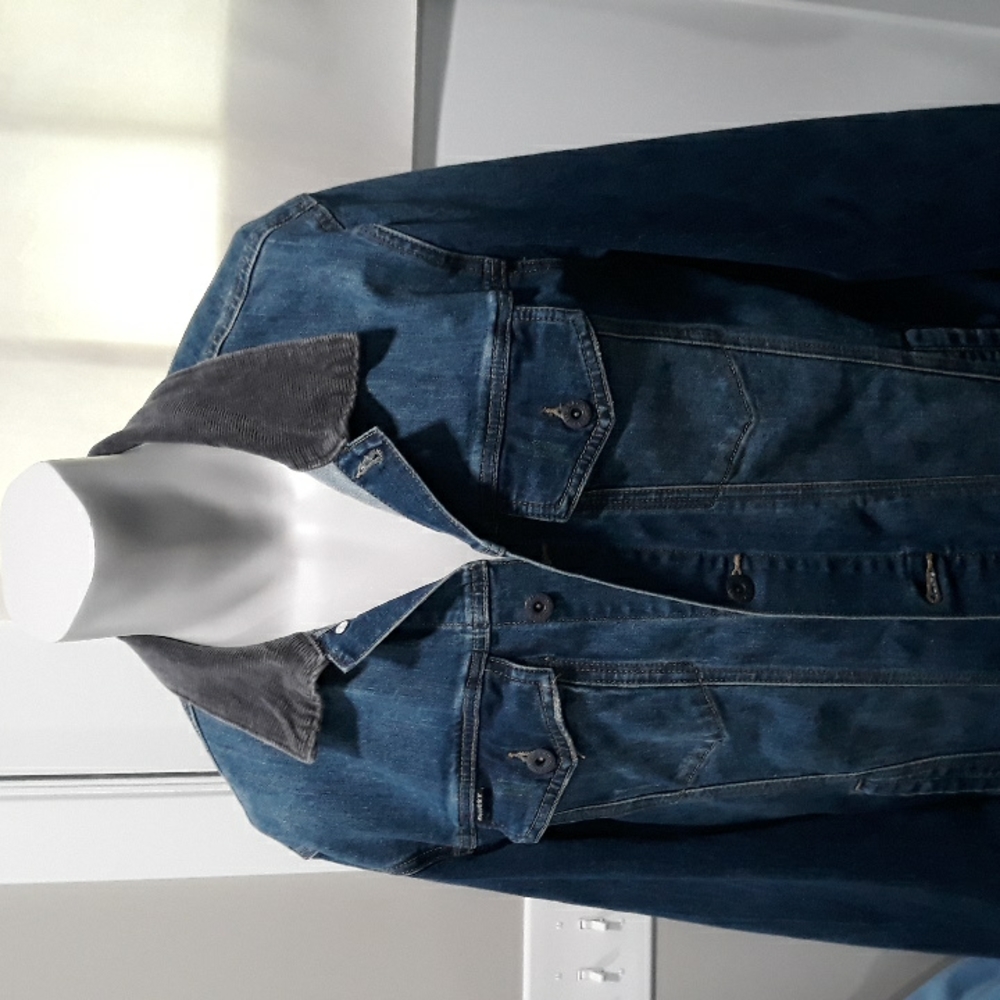 Request blue denim jacket with grey corduroy collar. Large
